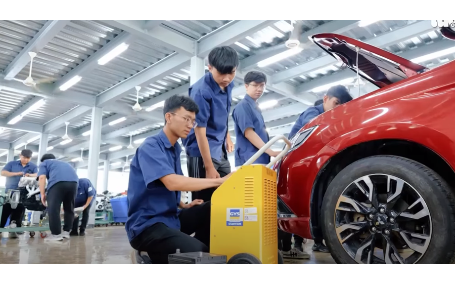 Khi ngành ô tô bước vào kỷ nguyên điện hóa và thông minh, đâu là lựa chọn đúng cho người học? 